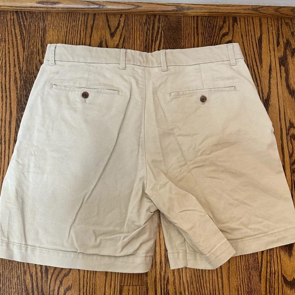 The Gap Men’s Stretch Shorts Sz 33 in Light Beige - Picture 2 of 4